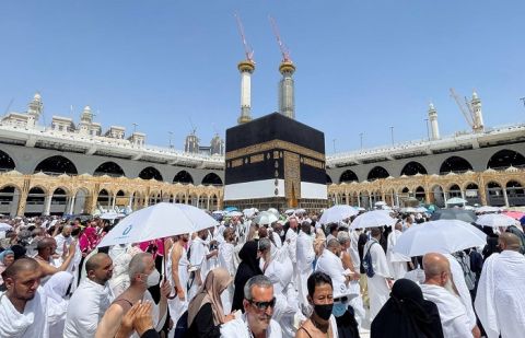 Thousands of Muslims arrive in Makkah for Hajj