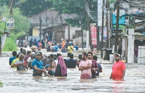 Sri Lanka rain floods kill 14, schools shut