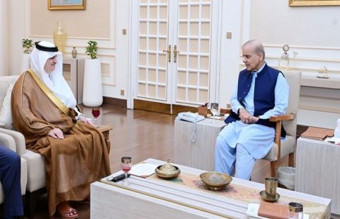 PM Shehbaz lauds Saudi Arabia's pivotal role in promoting regional peace