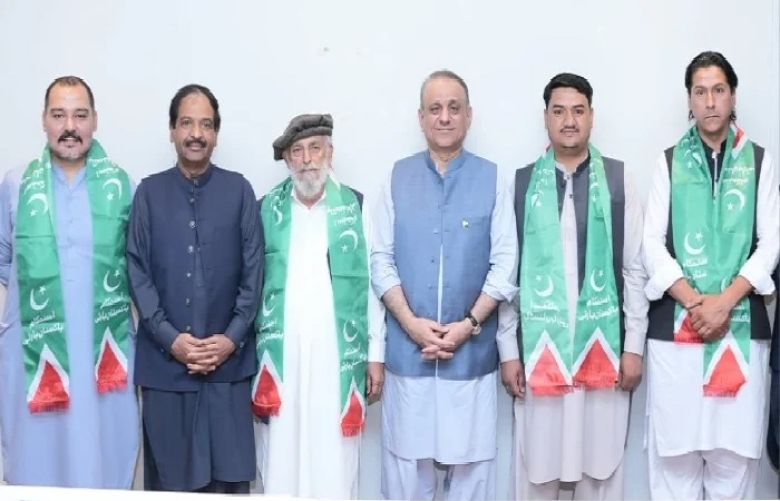 Four independents join Aleem Khan's IPP in Gilgit-Baltistan