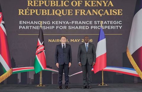 Kenyan President William Ruto (R) and France's President Emmanuel Macron