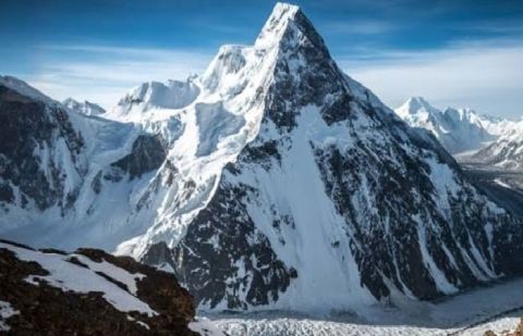 Four bodies located after 10 climbers go missing on Broad Peak