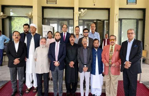 Govt believes in independent, strong print media: Tarar
