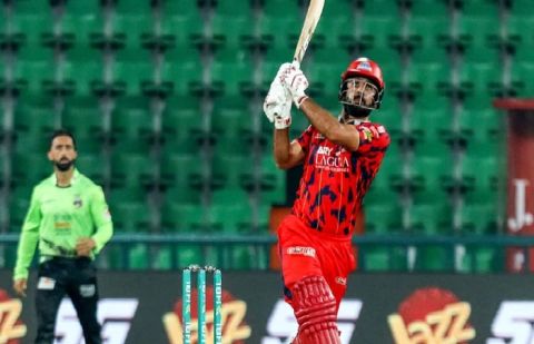  Warner, Khushdil help Karachi Kings cruise past Lahore Qalandars